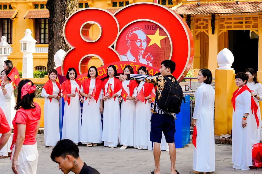 Vàng vàng bay, đẹp quá, sao sao ơi!- Ảnh 2. Vàng vàng bay, đẹp quá, sao sao ơi!- Ảnh 2.