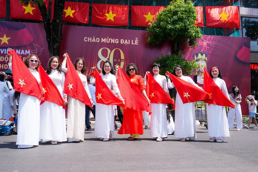 Vàng vàng bay, đẹp quá, sao sao ơi!- Ảnh 38. Vàng vàng bay, đẹp quá, sao sao ơi!- Ảnh 38.