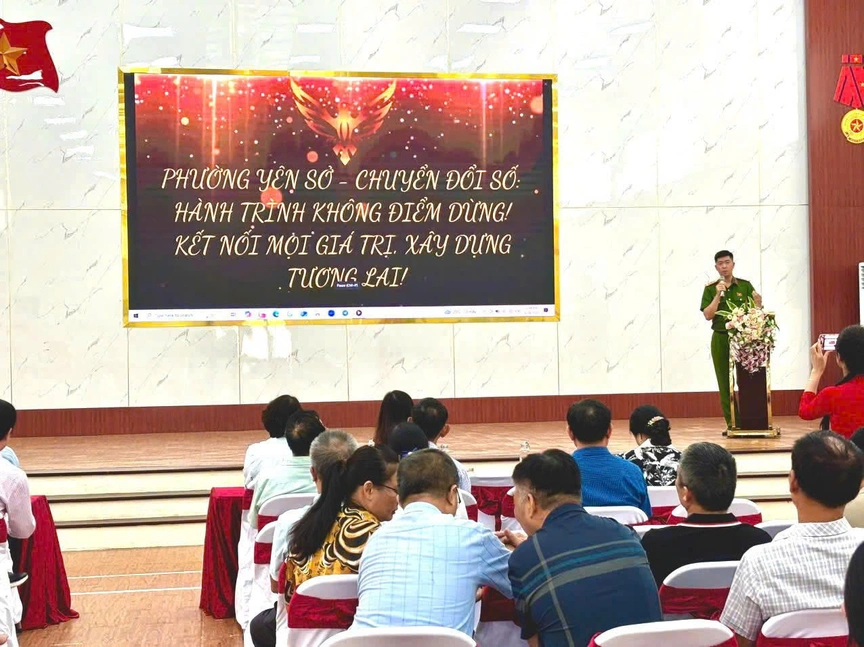 Công an phường Yên Sở tham mưu tổ chức Hội nghị Triển khai phong trào "Bình dân học vụ số"- Ảnh 3. Công an phường Yên Sở tham mưu tổ chức Hội nghị Triển khai phong trào "Bình dân học vụ số"- Ảnh 3.