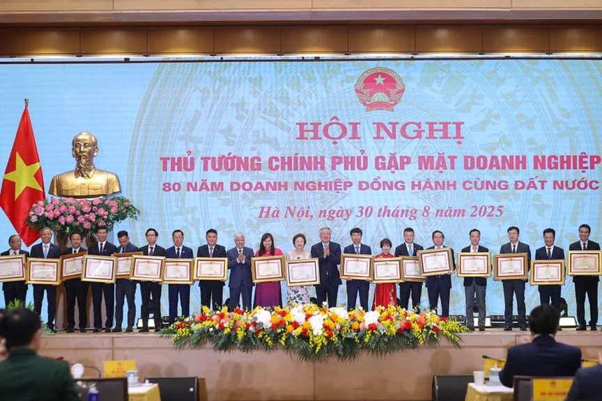 Thủ tướng Chính phủ: Doanh nghiệp là lực lượng tiên phong, chiến sỹ anh dũng trên mặt trận kinh tế- Ảnh 2. Thủ tướng Chính phủ: Doanh nghiệp là lực lượng tiên phong, chiến sỹ anh dũng trên mặt trận kinh tế- Ảnh 2.
