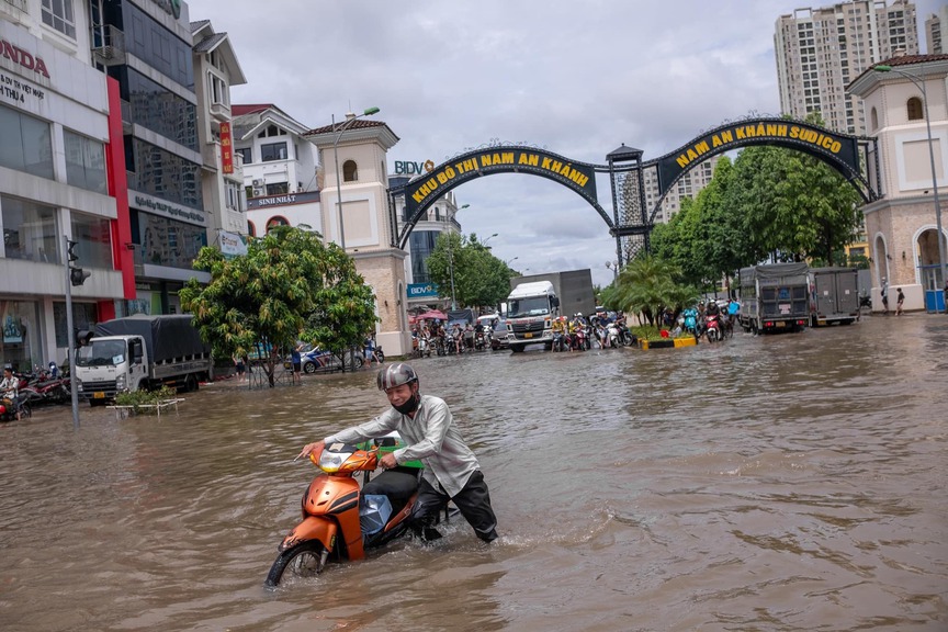 Nghịch lý bất động sản Thủ đô: Loạt khu đô thị ‘nhà giàu’ mênh mông biển lớn sau mưa lớn, giá nhà vẫn ở mức ngất ngưởng- Ảnh 1. Nghịch lý bất động sản Thủ đô: Loạt khu đô thị ‘nhà giàu’ mênh mông biển lớn sau mưa lớn, giá nhà vẫn ở mức ngất ngưởng- Ảnh 1.