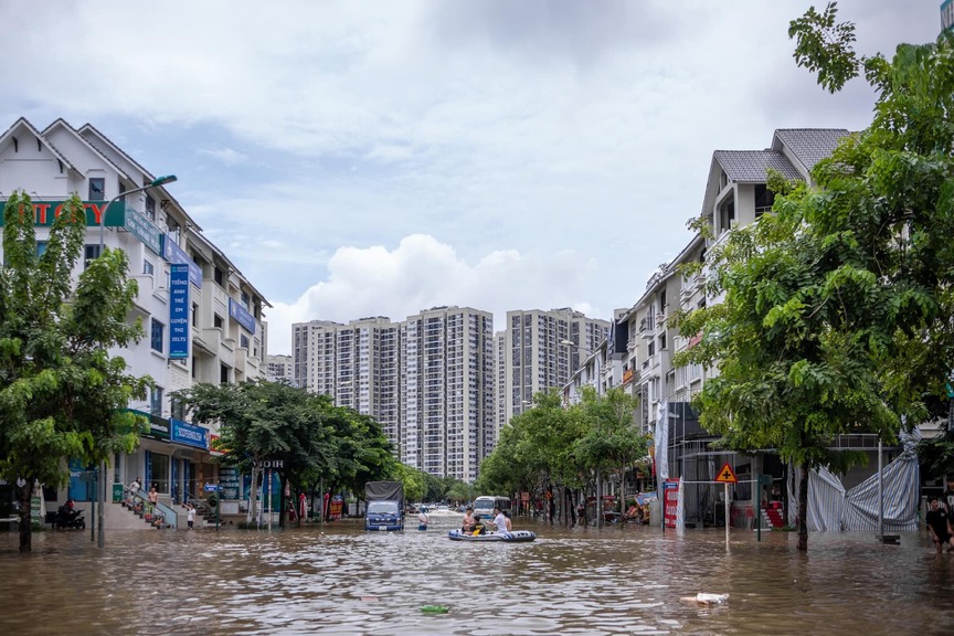 Nghịch lý bất động sản Thủ đô: Loạt khu đô thị ‘nhà giàu’ mênh mông biển lớn sau mưa lớn, giá nhà vẫn ở mức ngất ngưởng- Ảnh 3. Nghịch lý bất động sản Thủ đô: Loạt khu đô thị ‘nhà giàu’ mênh mông biển lớn sau mưa lớn, giá nhà vẫn ở mức ngất ngưởng- Ảnh 3.