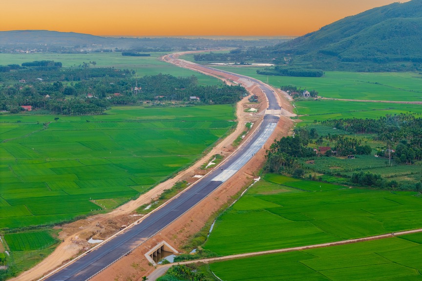 Cao tốc 88km gồm 3 hầm xuyên núi, 81 hầm chui dân sinh, 77 cầu sắp cán đích- Ảnh 4.