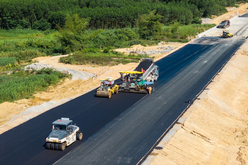 Cao tốc 88km gồm 3 hầm xuyên núi, 81 hầm chui dân sinh, 77 cầu sắp cán đích- Ảnh 3.