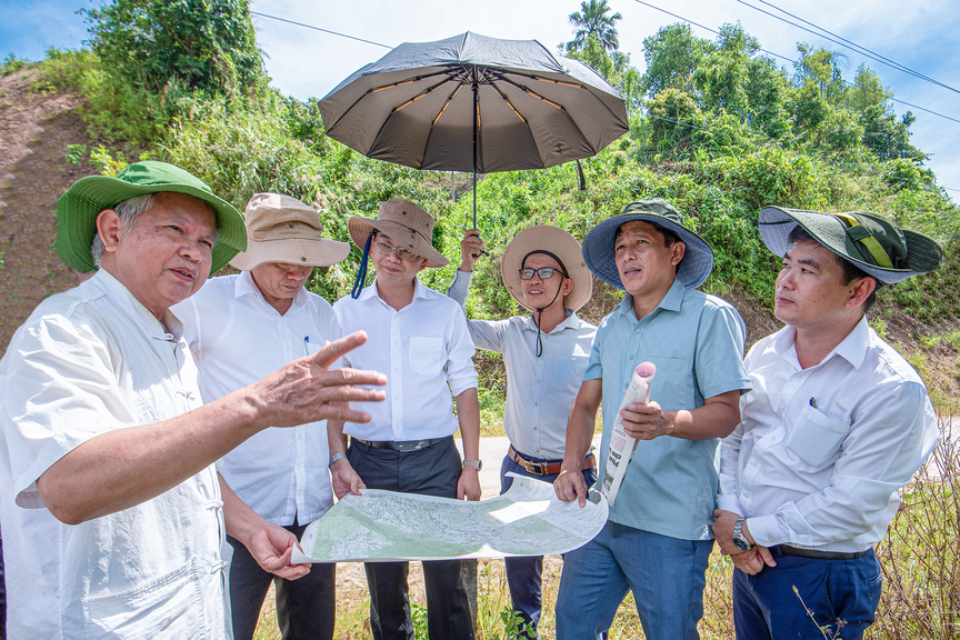 Hình ảnh tại buổi khảo sát của Shark Hùng Anh. Nguồn ảnh: Báo Đà Nẵng Hình ảnh tại buổi khảo sát của Shark Hùng Anh. Nguồn ảnh: Báo Đà Nẵng