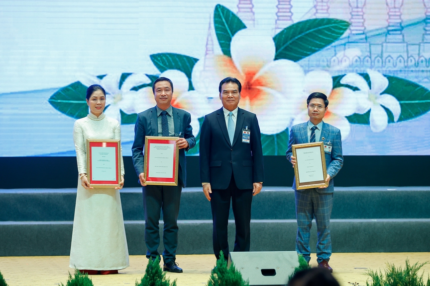 T&T Group hoàn thành đường dây truyền tải điện gió Savan 1 về Việt Nam trước thềm Đại lễ A80- Ảnh 2. T&T Group hoàn thành đường dây truyền tải điện gió Savan 1 về Việt Nam trước thềm Đại lễ A80- Ảnh 2.