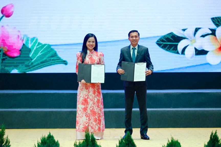 T&T Group hoàn thành đường dây truyền tải điện gió Savan 1 về Việt Nam trước thềm Đại lễ A80- Ảnh 6. T&T Group hoàn thành đường dây truyền tải điện gió Savan 1 về Việt Nam trước thềm Đại lễ A80- Ảnh 6.