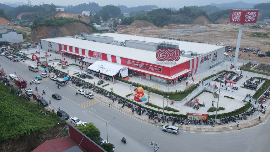 Toàn cảnh trung tâm thương mại GO! Yên Bái. Nguồn ảnh: Báo Lào Cai Toàn cảnh trung tâm thương mại GO! Yên Bái. Nguồn ảnh: Báo Lào Cai