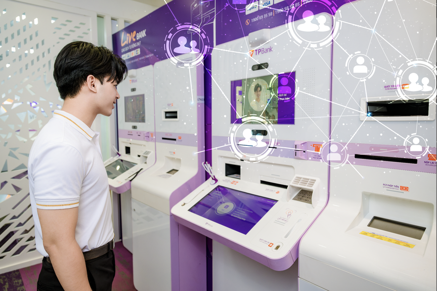TPBank - Từ lựa chọn số hóa trong khó khăn đến khát vọng E-Vietnam- Ảnh 2.