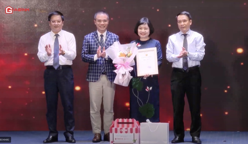 Cuộc thi viết "Cha và con gái" lần 3: Gần 1.000 tác phẩm dự thi từ khắp mọi miền Tổ quốc- Ảnh 2.