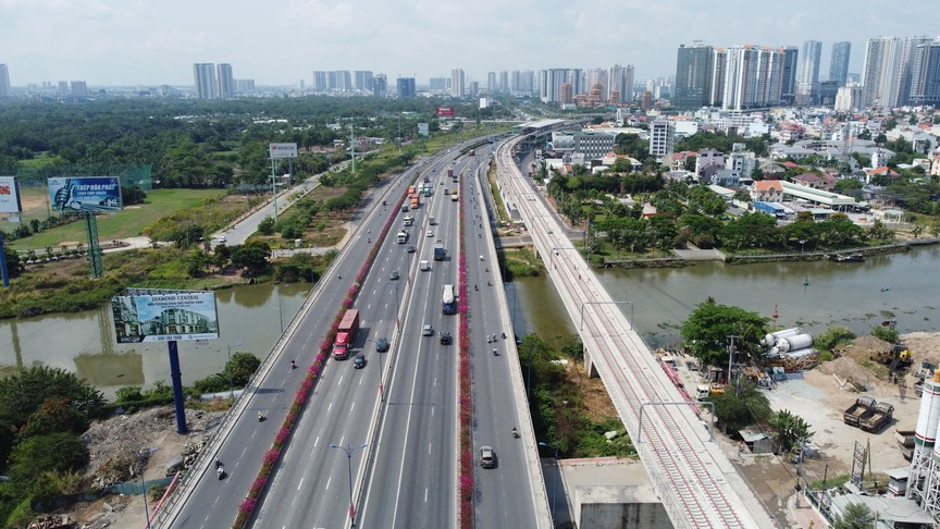 Thủ tướng yêu cầu quyết tâm giải ngân 100% kế hoạch vốn đầu tư công năm 2025- Ảnh 1.