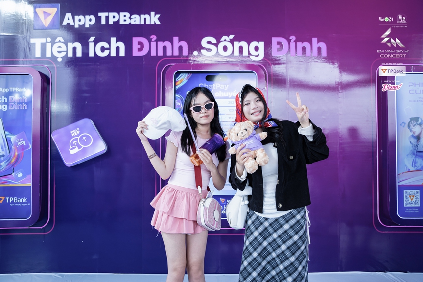 TPBank bùng nổ chỉ số cùng “Em Xinh Say Hi”: Từ sân khấu rực rỡ đến trải nghiệm số cá tính của Gen Z- Ảnh 6. TPBank bùng nổ chỉ số cùng “Em Xinh Say Hi”: Từ sân khấu rực rỡ đến trải nghiệm số cá tính của Gen Z- Ảnh 6.