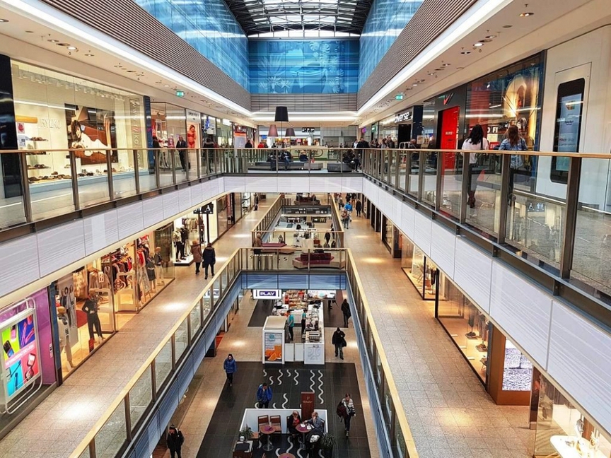 Mặt bằng bán lẻ Hà Nội “sáng đèn” trở lại, cuộc sàng lọc đang áp sát- Ảnh 1. Mặt bằng bán lẻ Hà Nội “sáng đèn” trở lại, cuộc sàng lọc đang áp sát- Ảnh 1.