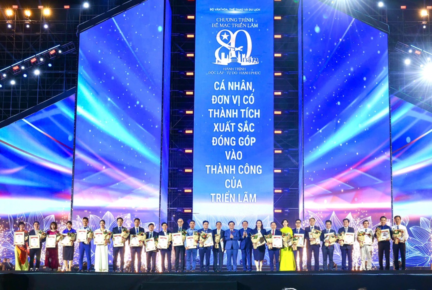 MIK Group lọt Top “Không gian trưng bày tiêu biểu” tại Triển lãm Thành tựu đất nước- Ảnh 1. MIK Group lọt Top “Không gian trưng bày tiêu biểu” tại Triển lãm Thành tựu đất nước- Ảnh 1.