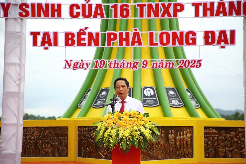 Khánh thành Khu tưởng niệm thanh niên xung phong     
hy sinh tại bến phà Long Đại- Ảnh 2.
