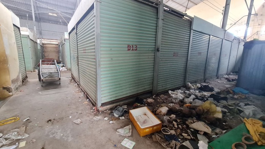 Trung tâm thương mại gần 400 ki-ốt với tuổi đời hơn 2 thập niên bị bỏ hoang nhếch nhác- Ảnh 2.