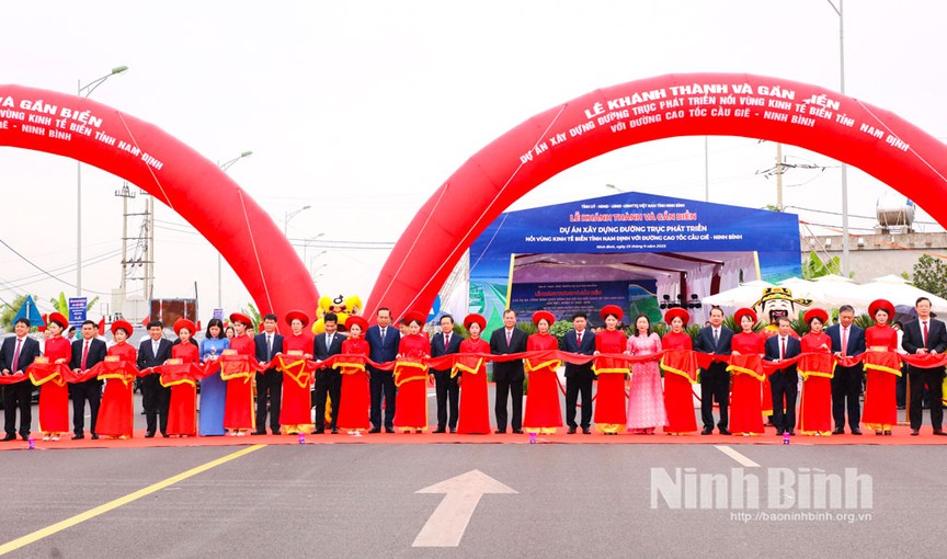 Ninh Bình: Khánh thành và gắn biển nhiều dự án công trình giao thông trọng điểm- Ảnh 1.