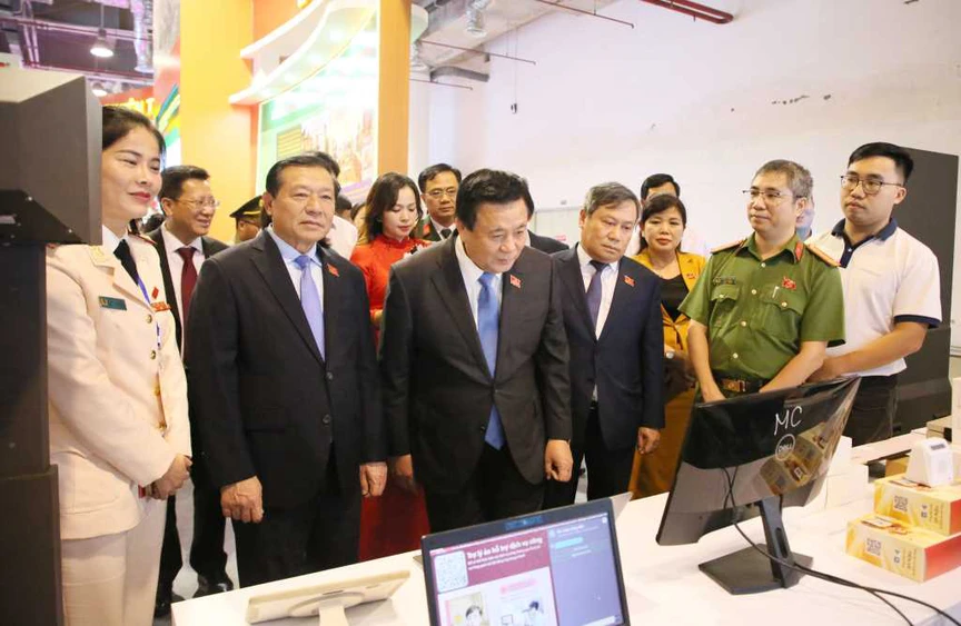 Quảng Ninh: Khai mạc triển lãm thành tựu phát triển kinh tế - xã hội 5 năm 2020 - 2025- Ảnh 3.