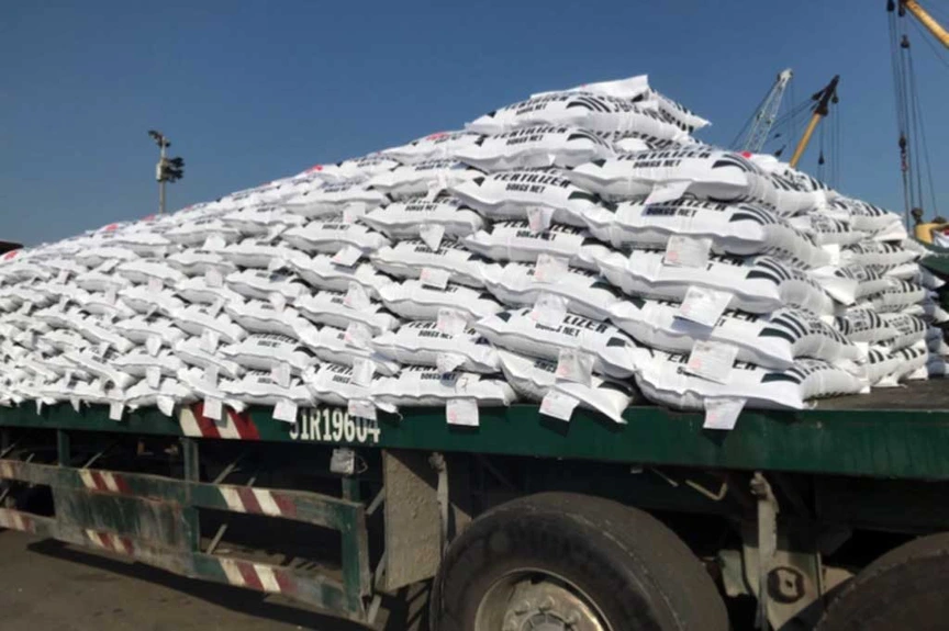 Dư cung toàn cầu, Việt Nam vẫn chi 1,5 tỷ USD gom mặt hàng quan trọng, hàng triệu tấn từ Trung Quốc và Lào cùng đổ bộ- Ảnh 2.