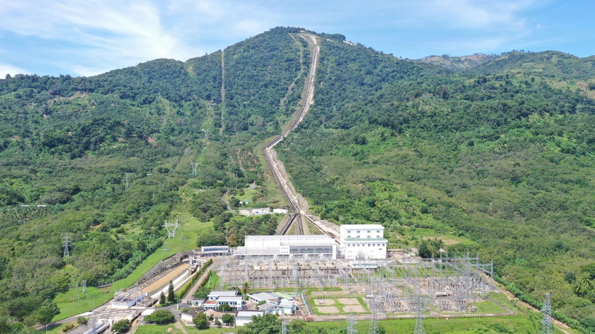 Nhà máy là ‘cái nôi’ của thủy điện phía Nam: Hơn 60 năm vận hành bền bỉ, sở hữu đường ống khổng lồ tạo nên cảnh hùng vĩ- Ảnh 1.