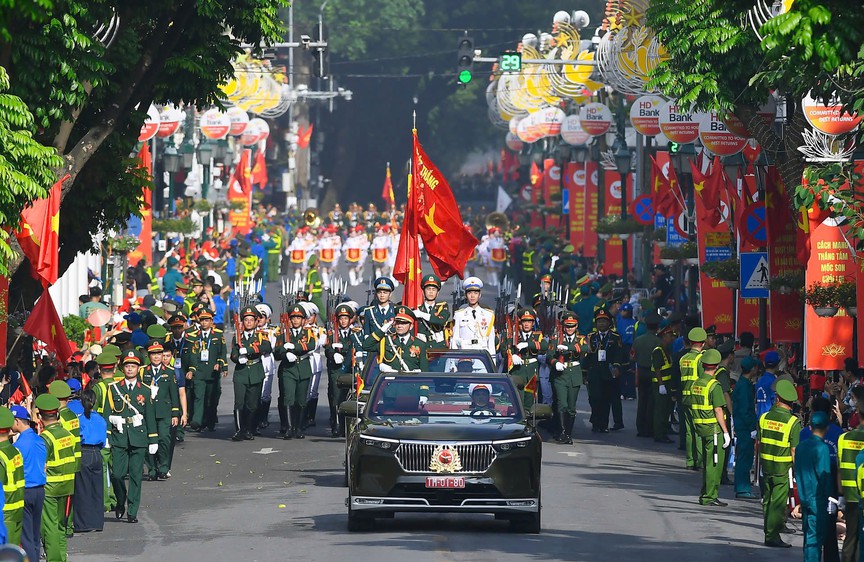 Xe điện Việt kiêu hãnh trong đội hình diễu binh 2/9: Khoảnh khắc tự hào không thể quên- Ảnh 1. Xe điện Việt kiêu hãnh trong đội hình diễu binh 2/9: Khoảnh khắc tự hào không thể quên- Ảnh 1.