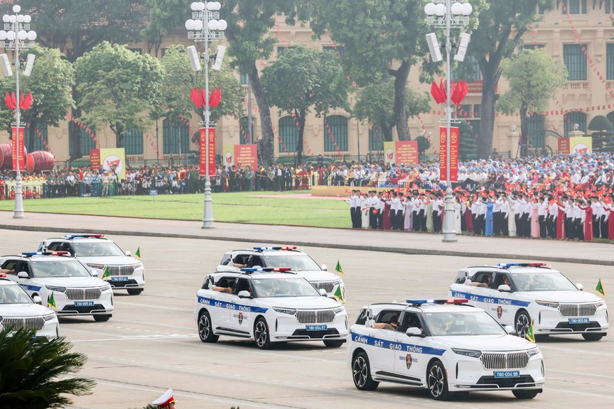 Xe điện Việt kiêu hãnh trong đội hình diễu binh 2/9: Khoảnh khắc tự hào không thể quên- Ảnh 4. Xe điện Việt kiêu hãnh trong đội hình diễu binh 2/9: Khoảnh khắc tự hào không thể quên- Ảnh 4.