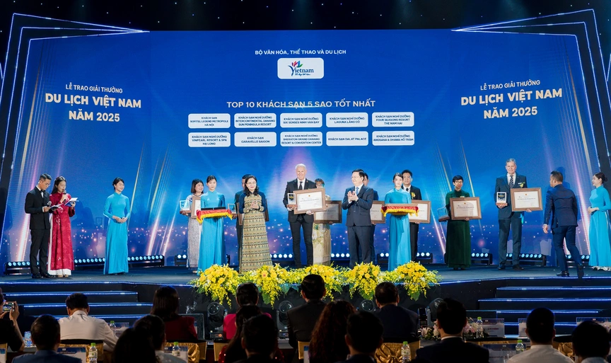 Sheraton Grand Danang Beach Resort & SPA được vinh danh TOP 10 khách sạn 5 sao tốt nhất Việt Nam 2025- Ảnh 1.