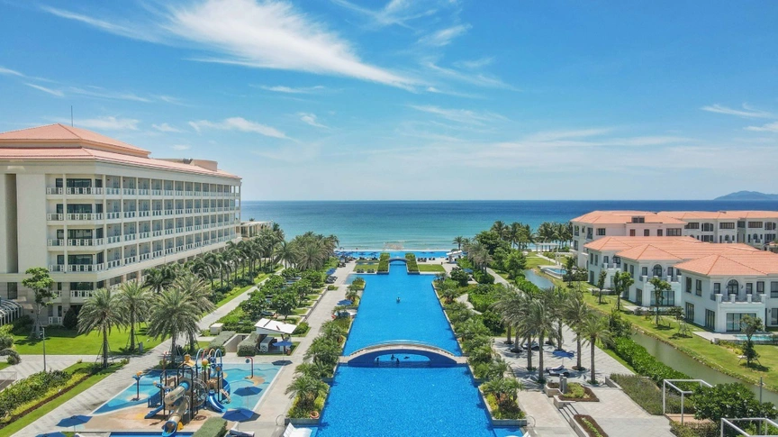 Sheraton Grand Danang Beach Resort & SPA được vinh danh TOP 10 khách sạn 5 sao tốt nhất Việt Nam 2025- Ảnh 2.