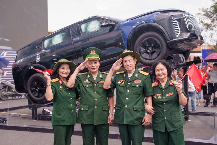 6 ngày đón gần 4 triệu khách, VEC khẳng định chuẩn vận hành quốc tế, sẵn sàng cho các sự kiện quy mô nhất thế giới- Ảnh 3. 6 ngày đón gần 4 triệu khách, VEC khẳng định chuẩn vận hành quốc tế, sẵn sàng cho các sự kiện quy mô nhất thế giới- Ảnh 3.
