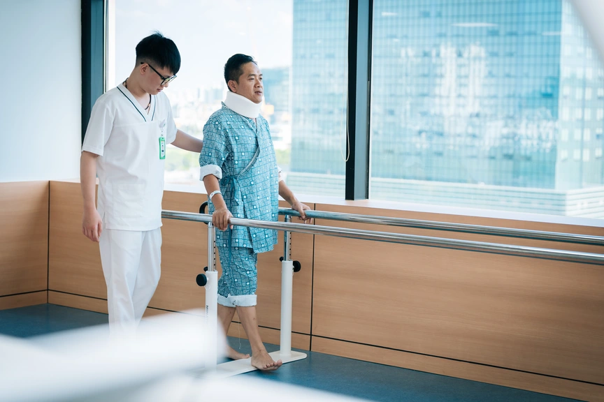 Thoát khỏi nguy cơ liệt tứ chi nhờ phẫu thuật u nội tủy tại Bệnh viện Mặt Trời- Ảnh 4. Thoát khỏi nguy cơ liệt tứ chi nhờ phẫu thuật u nội tủy tại Bệnh viện Mặt Trời- Ảnh 4.