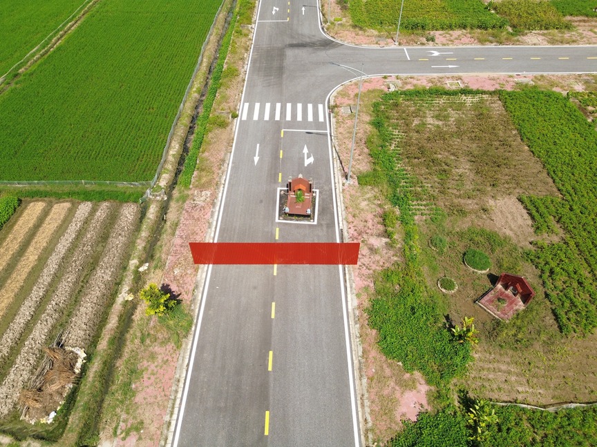 Ngôi mộ án ngữ giữa tuyến đường trải nhựa tinh tươm bên trong khu đô thị tại Hải Phòng- Ảnh 2.
