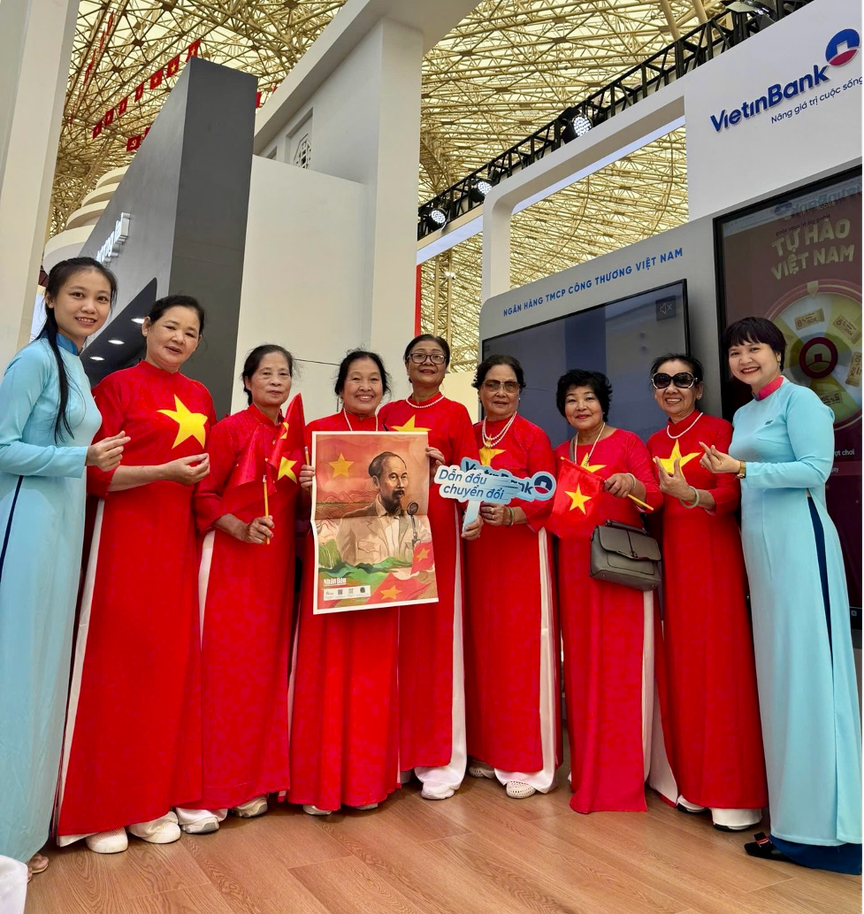 Nhận quà khi check-in gian hàng VietinBank tại Triển lãm thành tựu đất nước- Ảnh 3.