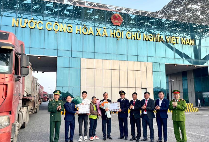 Quảng Ninh: Khoảng 20 triệu USD kim ngạch XNK qua Cửa khẩu Móng Cái- Ảnh 1.