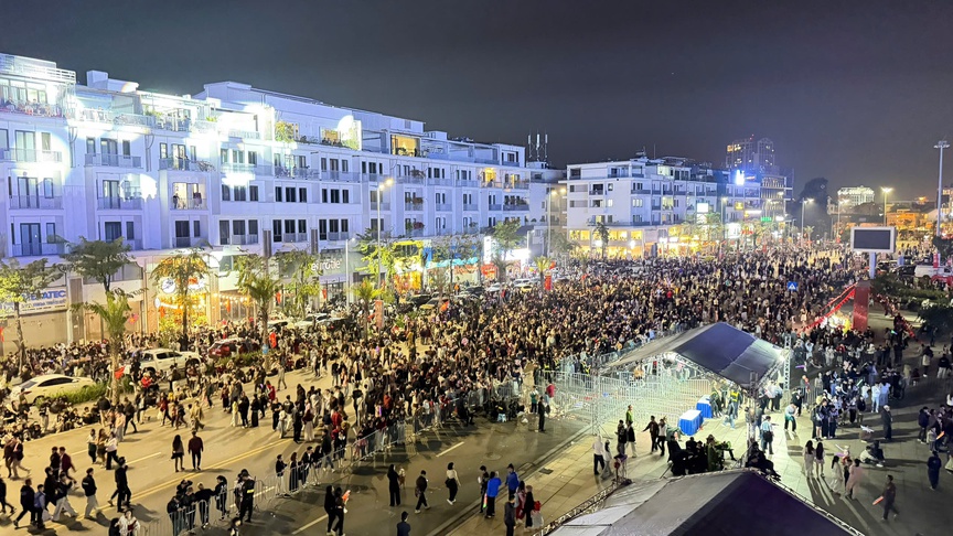 Quảng Ninh: 50.000 khán giả cùng đón khoảnh khắc năm mới 2026- Ảnh 4. Quảng Ninh: 50.000 khán giả cùng đón khoảnh khắc năm mới 2026- Ảnh 4.