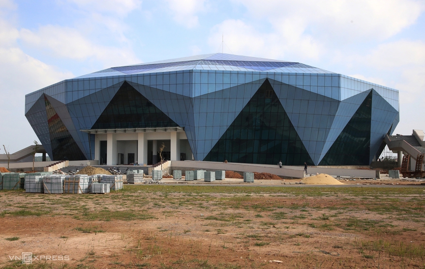 Nhà thi đấu hình kim cương duy nhất tại Việt Nam: Nằm tại tỉnh hẹp nhất với sân vận động 2.500 chỗ- Ảnh 1.