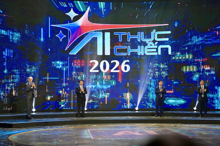 Techcombank trao tặng học bổng A.I trị giá lên tới 1 triệu usd cho đội quán quân ‘A.I thực chiến’ mùa đầu tiên- Ảnh 2. Techcombank trao tặng học bổng A.I trị giá lên tới 1 triệu usd cho đội quán quân ‘A.I thực chiến’ mùa đầu tiên- Ảnh 2.