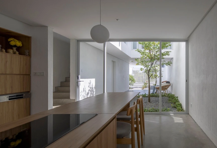 Đi tìm lời giải cho nhà ở đô thị đông đúc với kiến trúc hở độc đáo- Ảnh 4.