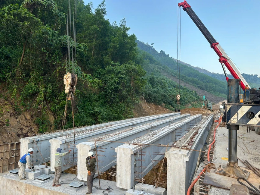 Tuyến cao tốc nối 2 TP của Việt Nam được chi hơn 3.000 tỷ lên đời đang gấp rút về đích- Ảnh 3.