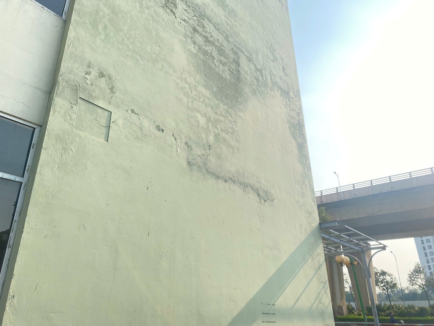 Tường nhà của khu tái định cư Thượng Thanh bị "xuống cấp" Tường nhà của khu tái định cư Thượng Thanh bị "xuống cấp"