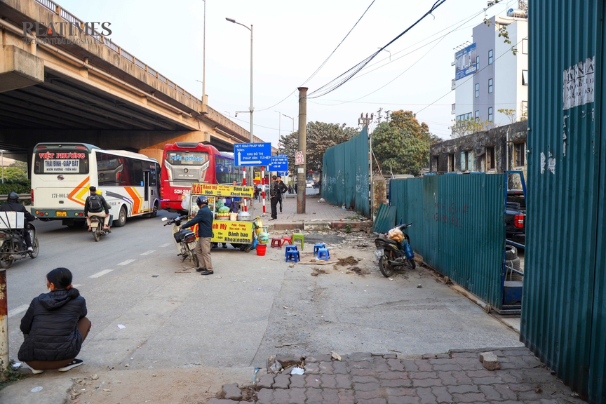 Cận cảnh khu đất sắp xây Trung tâm thương mại Pháp Việt cao 24 tầng ở Hà Nội- Ảnh 6.