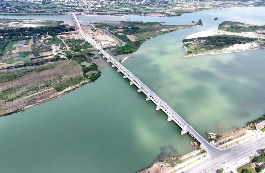 Đập dâng 1.500 tỷ giải cứu hạ lưu sông bị đập thủy điện chặn dòng sắp chính thức thông xe- Ảnh 1.