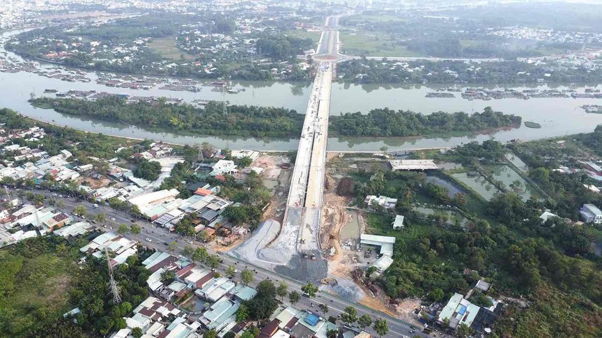 Chỉ 2 tuần nữa, chính thức thông xe cầu kết nối ‘siêu phường’ của Việt Nam- Ảnh 2.