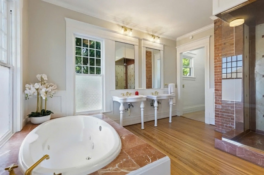 Căn biệt thự 7.600m2 của hoa hậu giàu nhất Việt Nam: Mua với giá triệu đô, gồm 2 căn nhà cổ lấy cảm hứng từ Hy Lạp cổ đại- Ảnh 6.