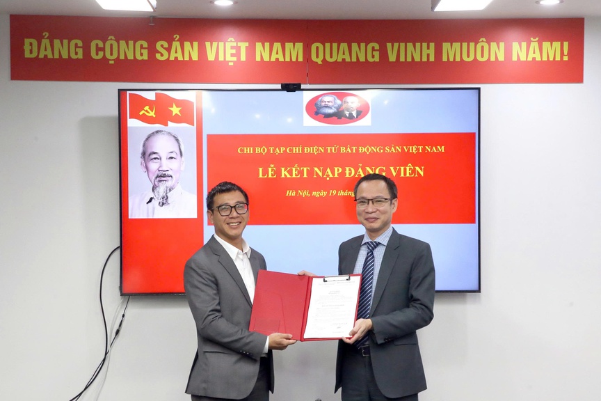 Chi bộ Tạp chí điện tử Bất động sản Việt Nam tổ chức Lễ kết nạp đảng viên mới- Ảnh 1.