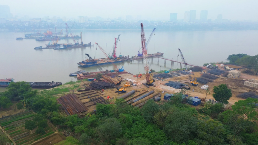 Siêu cầu 16.000 tỷ mang tên danh tướng huyền thoại bắc qua dòng sông biểu tượng của Thủ đô: Đại công trường tấp nập, sẽ đi vào hoạt động trong năm sau- Ảnh 2.