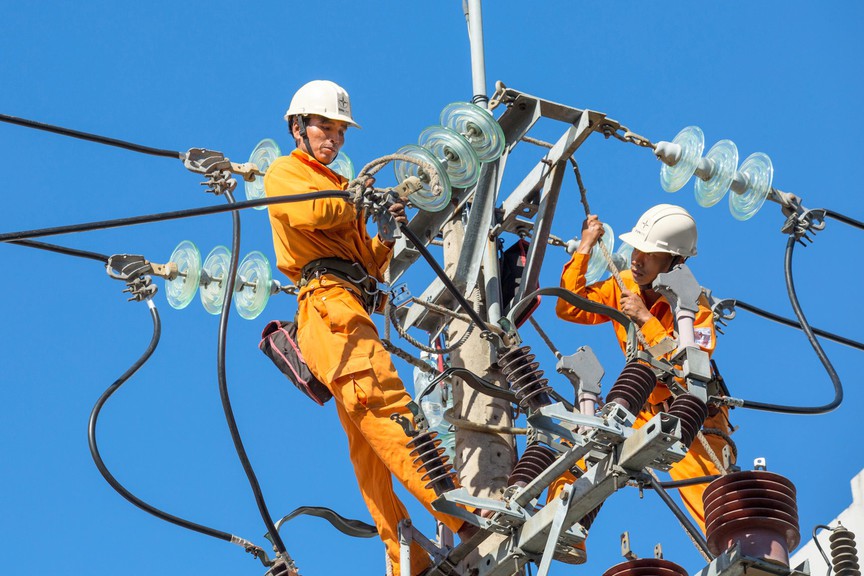 Ánh sáng trở lại sau bão, EVNCPC hoàn thành lời hứa với miền Trung- Ảnh 5.