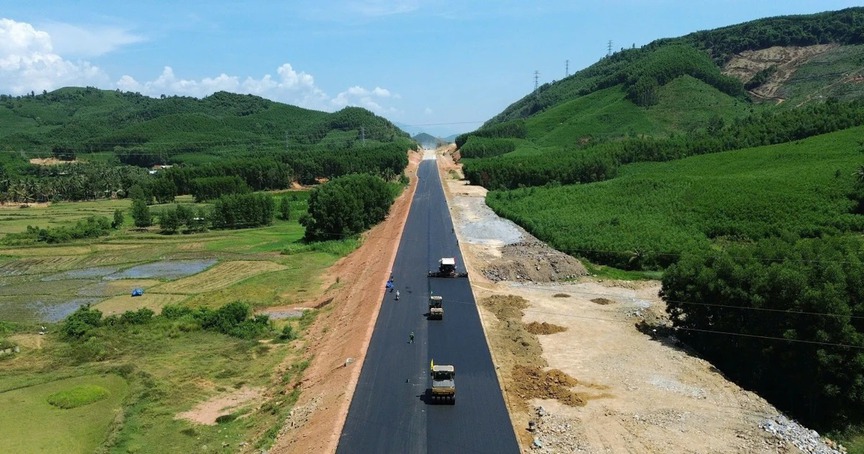 Nhà thầu triển khai tuyến cao tốc gần 15.000 tỷ đi qua 2 tỉnh rộng lớn bậc nhất Việt Nam bị phê bình tiến độ- Ảnh 2.