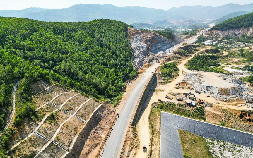 Nhà thầu triển khai tuyến cao tốc gần 15.000 tỷ đi qua 2 tỉnh rộng lớn bậc nhất Việt Nam bị phê bình tiến độ- Ảnh 1.