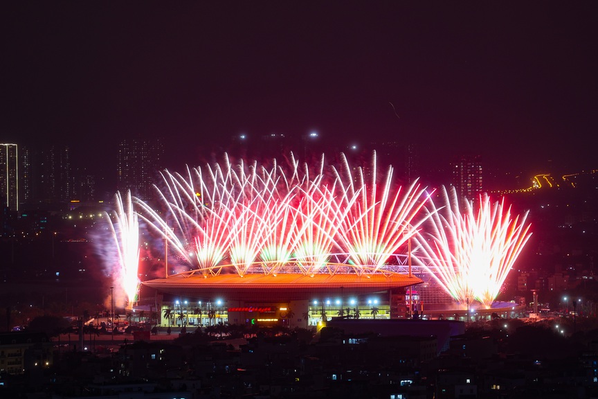 Đêm nghệ thuật “Dưới lá cờ vẻ vang của Đảng”: Đại nhạc hội pháo hoa chưa từng có ở Việt Nam- Ảnh 4. Đêm nghệ thuật “Dưới lá cờ vẻ vang của Đảng”: Đại nhạc hội pháo hoa chưa từng có ở Việt Nam- Ảnh 4.