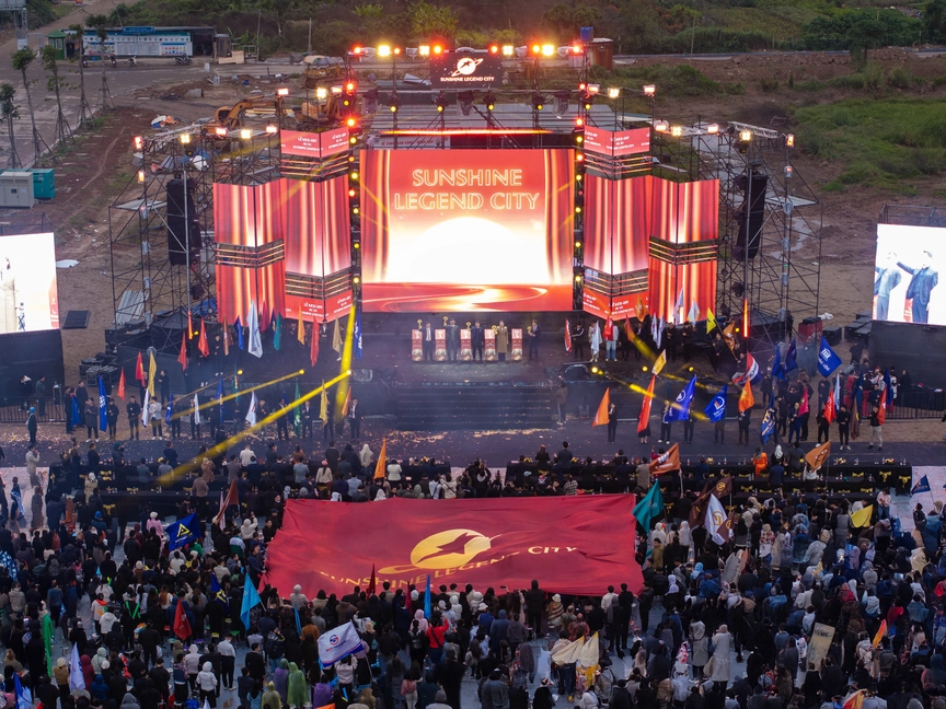 Gần 5.000 chiến binh sales "bùng nổ" khí thế tại Kick-off giai đoạn 2 Sunshine Legend City- Ảnh 2. Gần 5.000 chiến binh sales "bùng nổ" khí thế tại Kick-off giai đoạn 2 Sunshine Legend City- Ảnh 2.